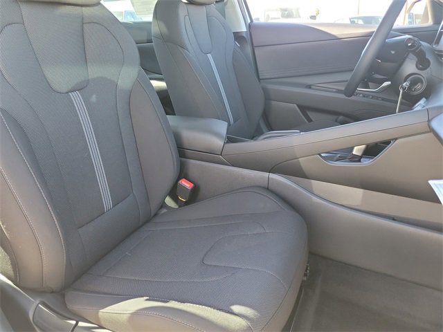 New 2025 Hyundai Elantra SE image 17