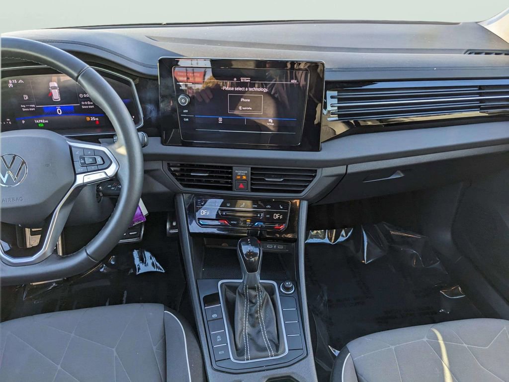 Certified 2025 Volkswagen Jetta Sport image 12