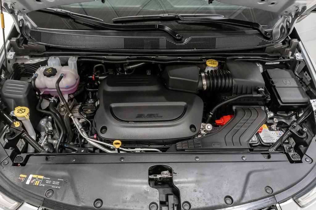 New 2026 Chrysler Pacifica Limited w/ Uconnect Theater Family Group FWD image 3