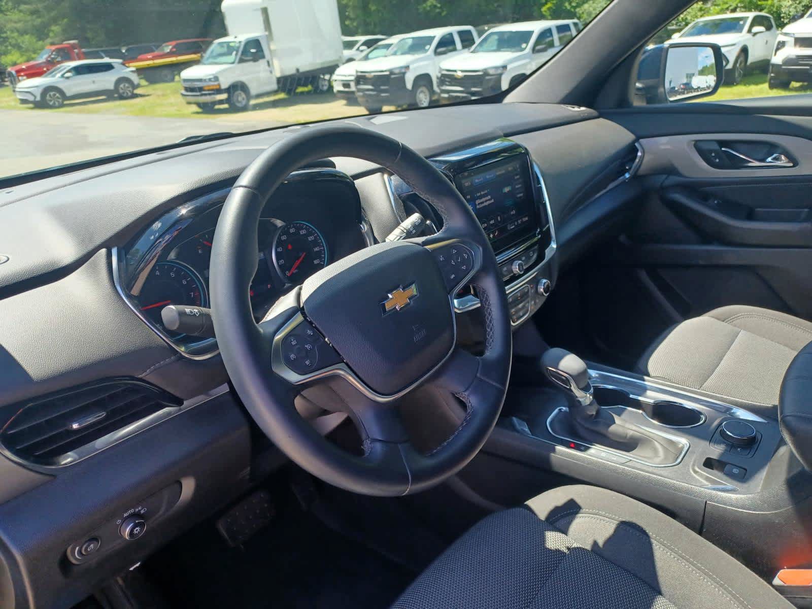 Used 2023 Chevrolet Traverse LT w/ Rear Camera Mirror Package AWD/4WD image 8