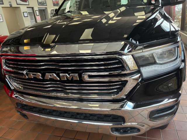 Used 2020 RAM 1500 Laramie AWD/4WD image 9