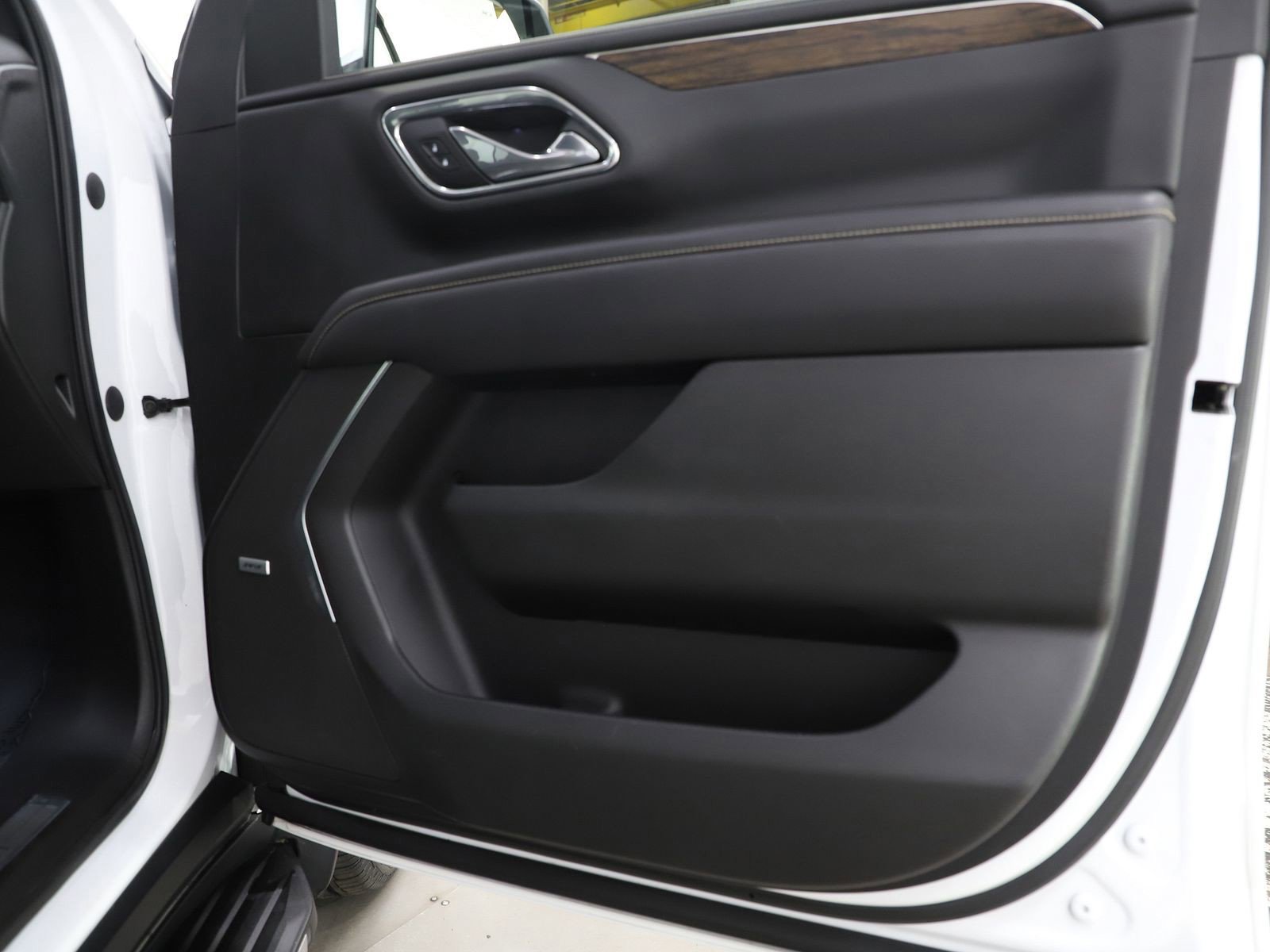 Used 2021 Chevrolet Tahoe Premier AWD/4WD image 9