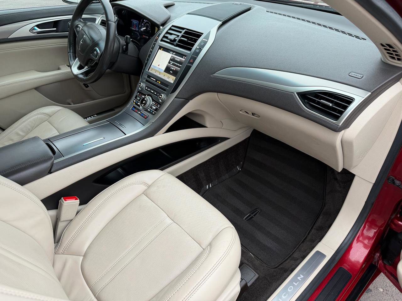 Used 2017 Lincoln MKZ Reserve w/ Climate Package image 28