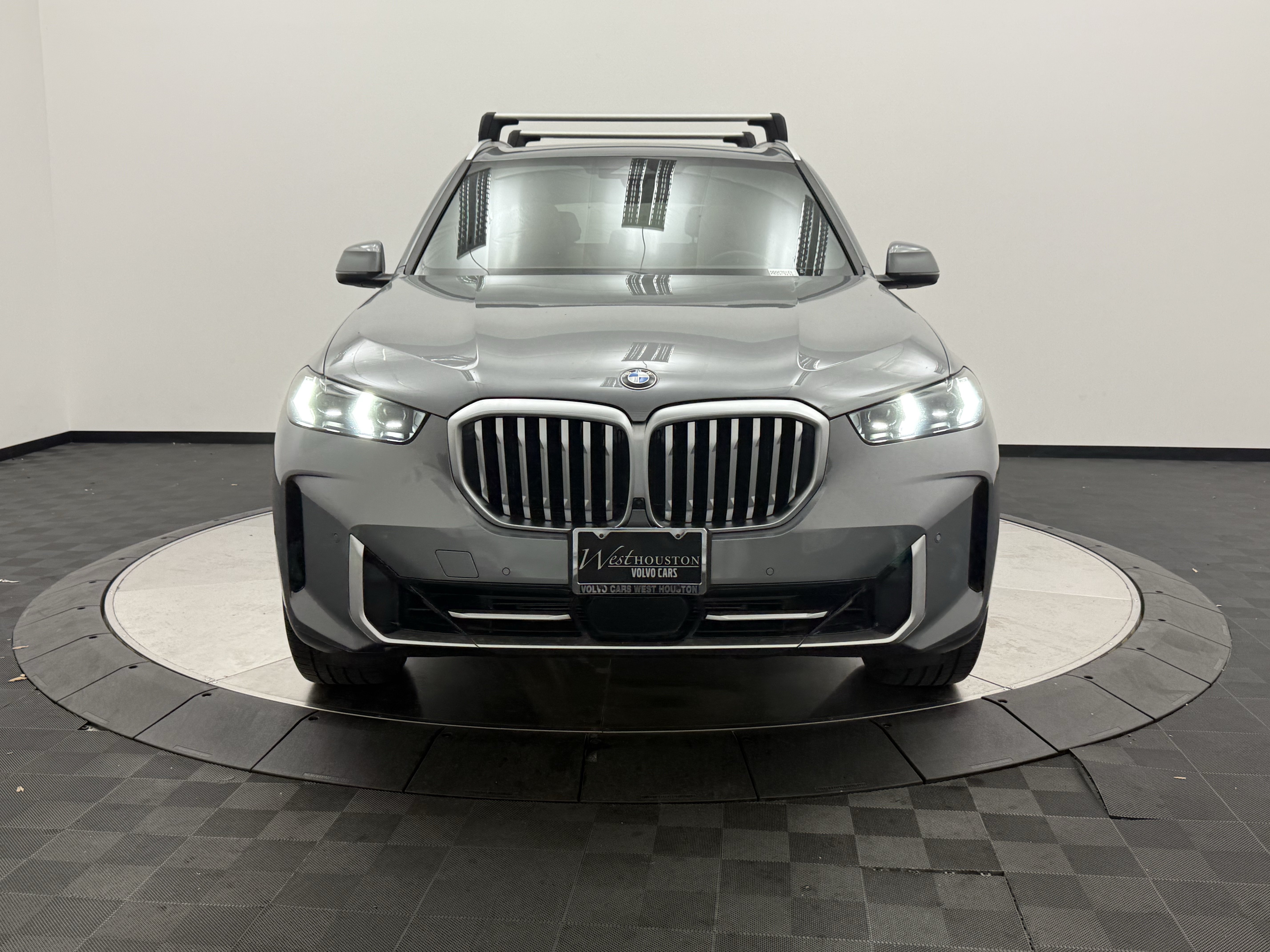 Used 2024 BMW X5 sDrive40i w/ Parking Assistance Package RWD image 2