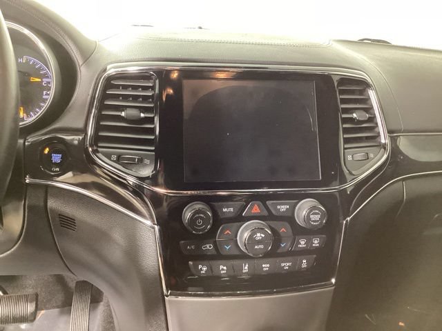 Used 2019 Jeep Grand Cherokee Overland AWD/4WD image 13