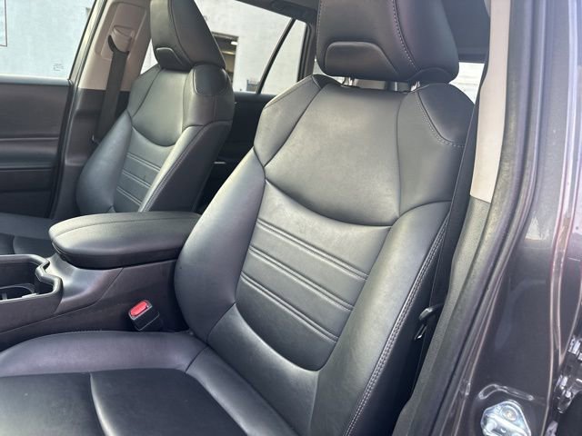 Used 2022 Toyota RAV4 XLE Premium image 28