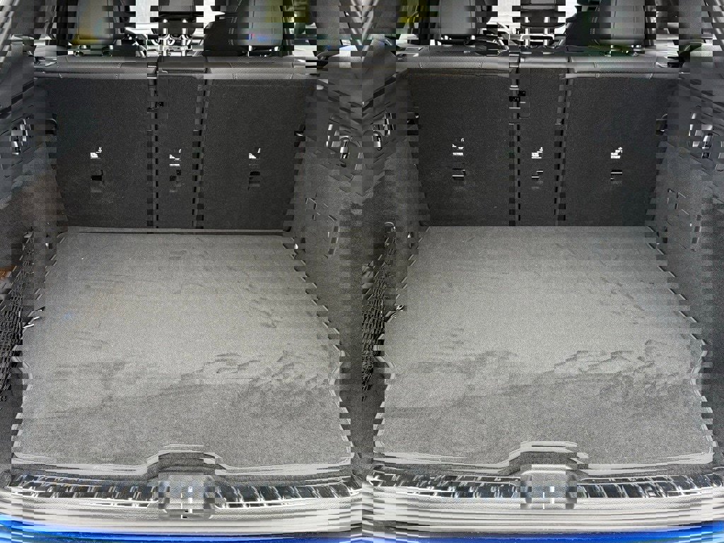 Used 2025 Mercedes-Benz GLC 350e 4MATIC image 33