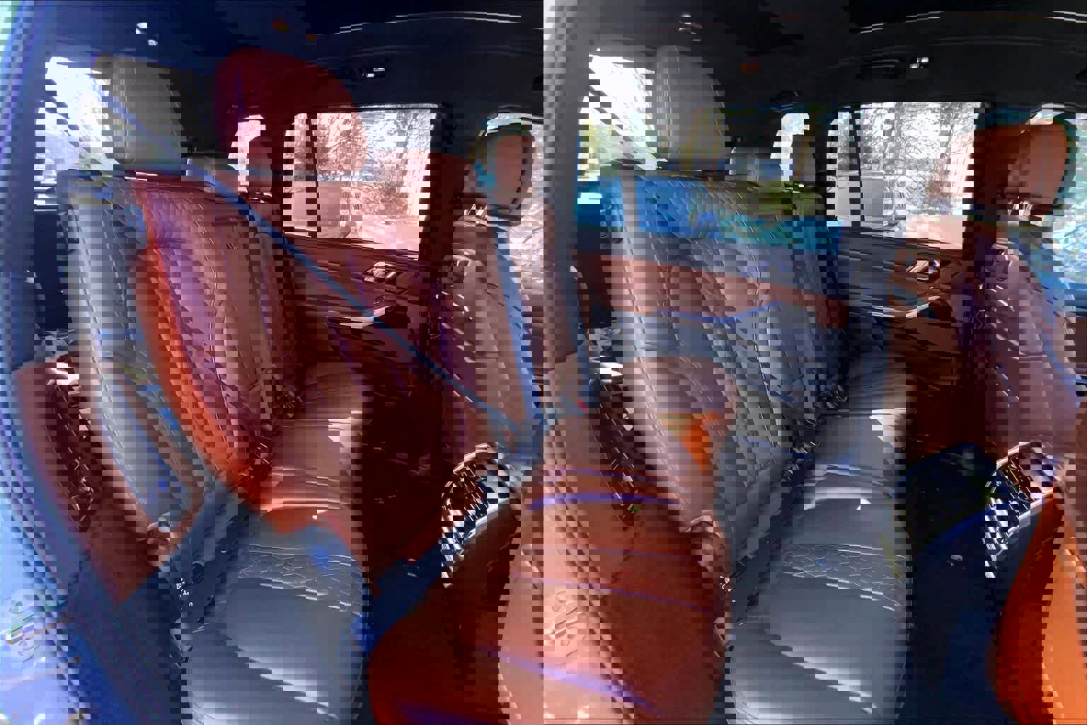 Used 2025 BMW X7 M60i w/ Climate Comfort Package image 20