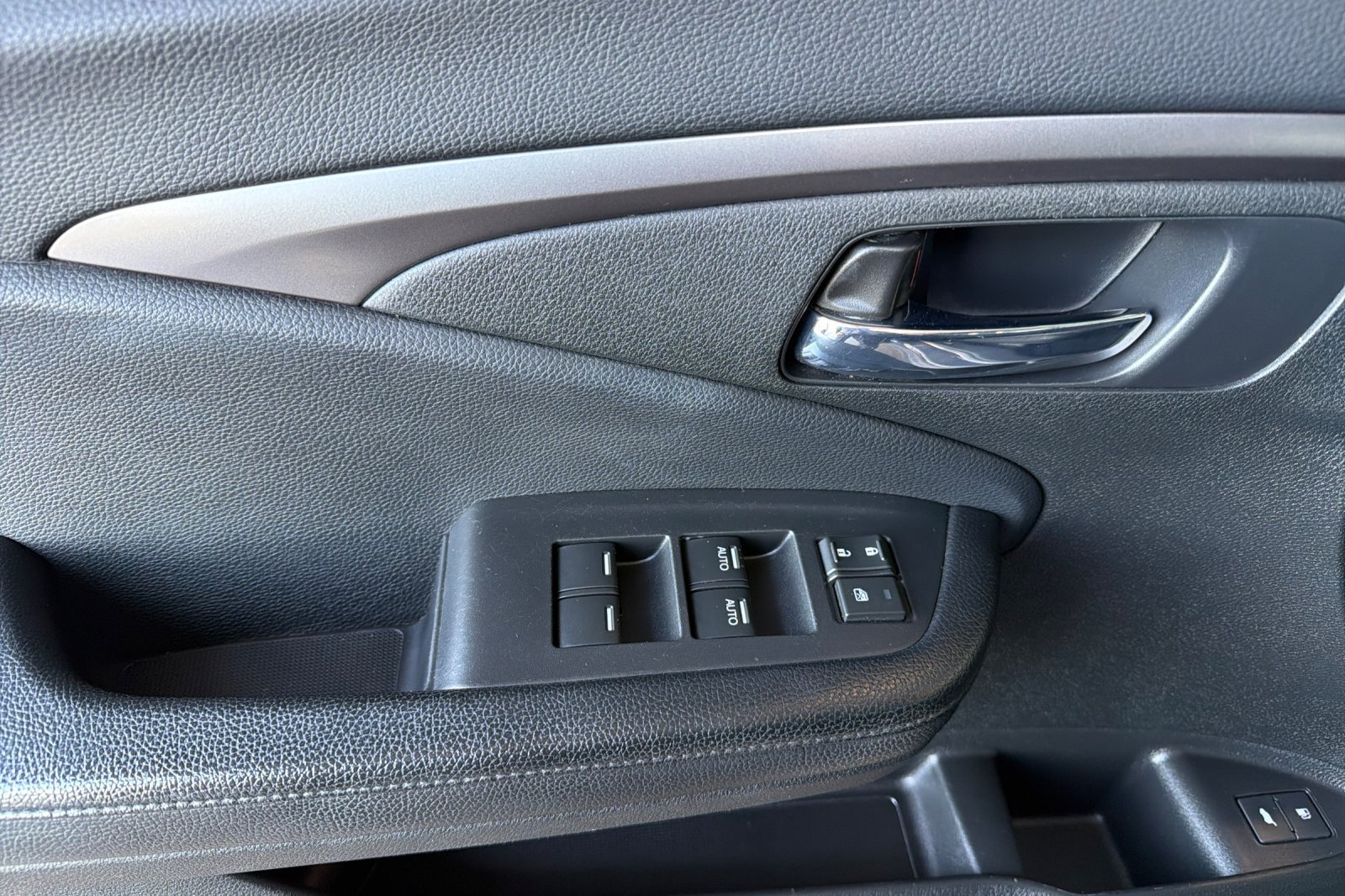 Used 2017 Honda Pilot EX-L image 10