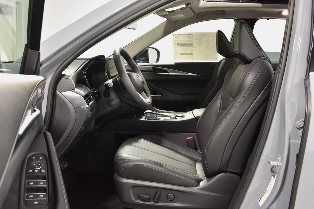 New 2026 INFINITI QX60 Luxe w/ Family Package image 10