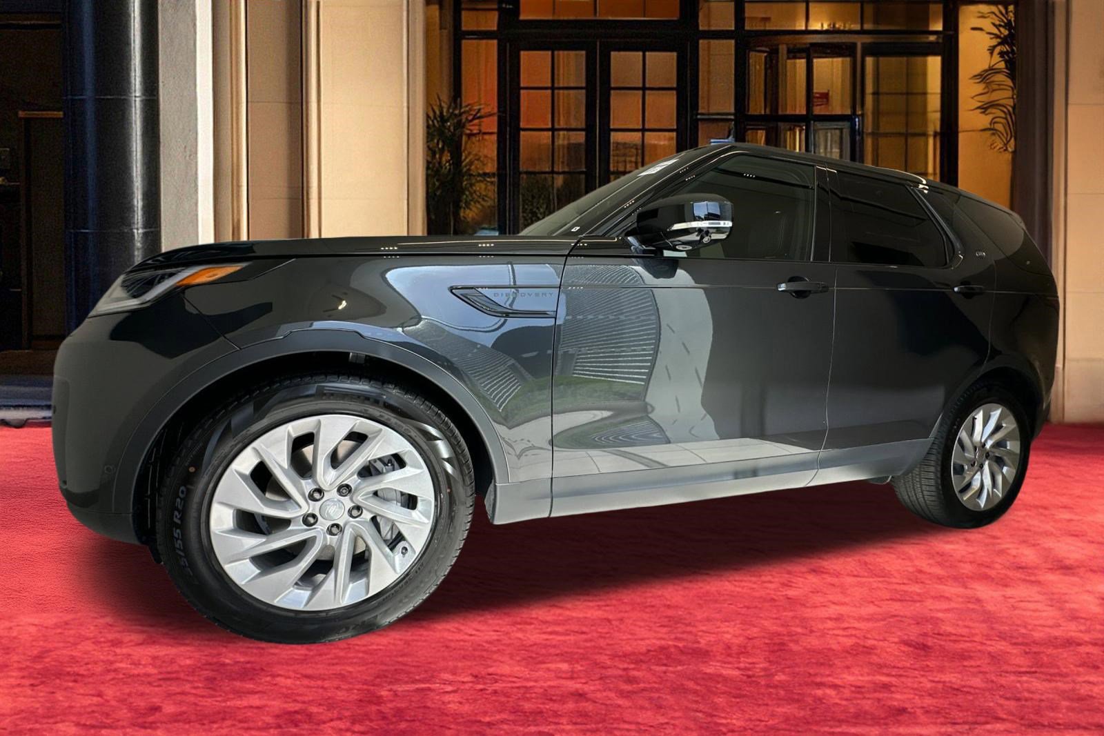 New 2026 Land Rover Discovery S image 3