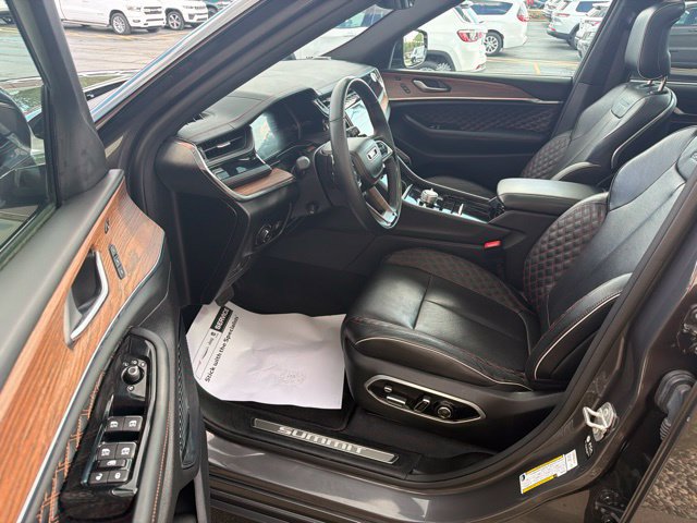 Used 2023 Jeep Grand Cherokee L Summit w/ Luxury Tech Group V AWD/4WD image 25