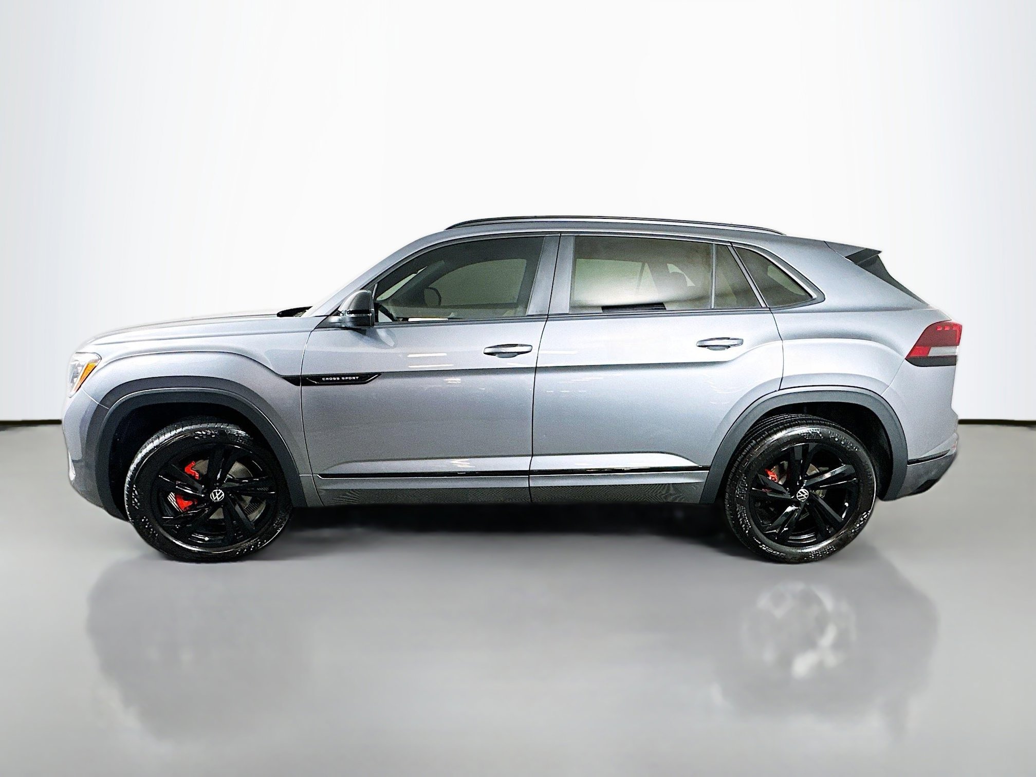 Used 2025 Volkswagen Atlas Cross Sport SEL R-Line image 4