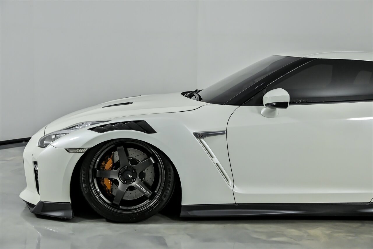 Used 2019 Nissan GT-R Premium w/ Premium Interior Package image 8