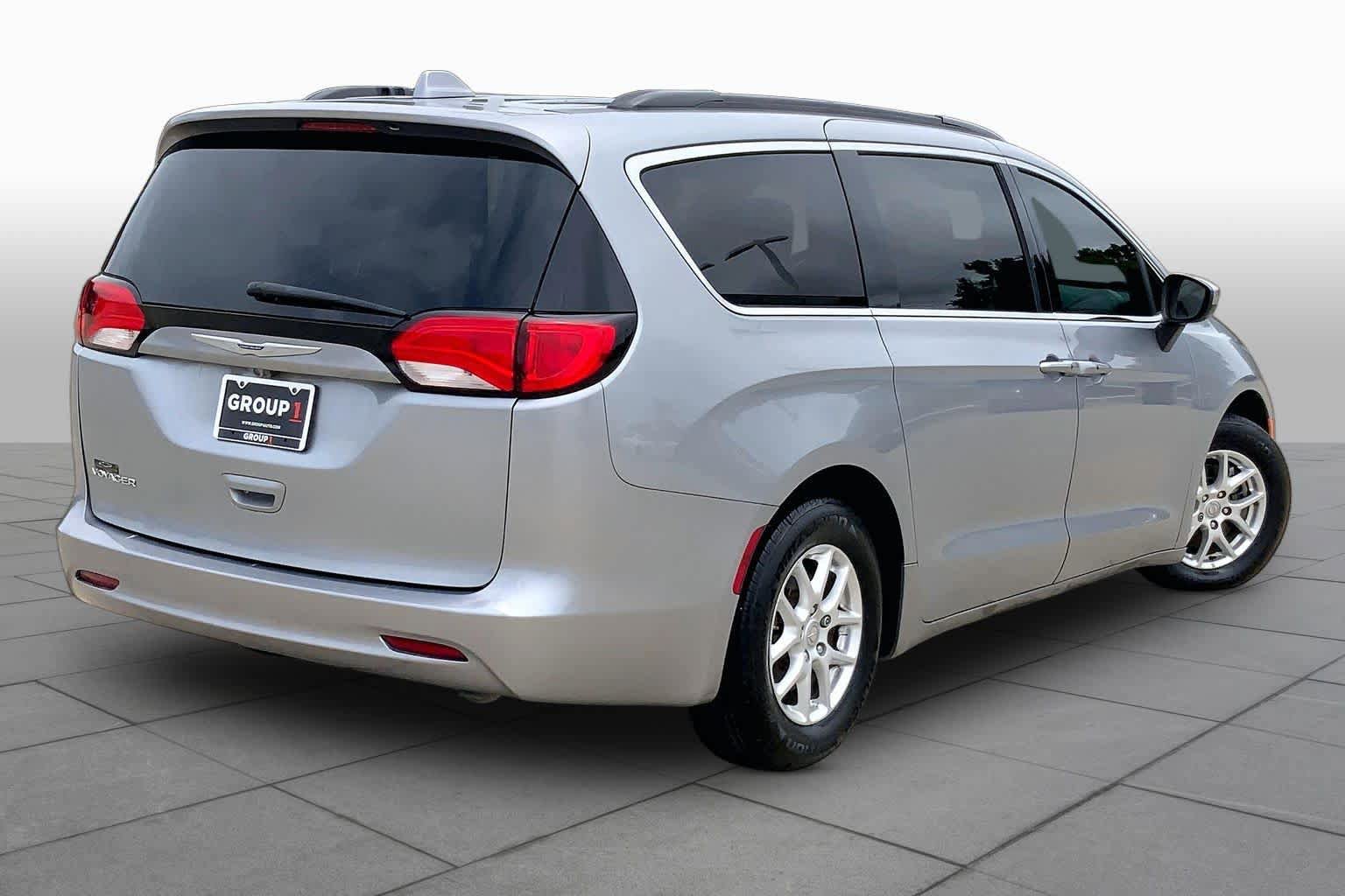 Used 2020 Chrysler Voyager Lxi FWD image 12