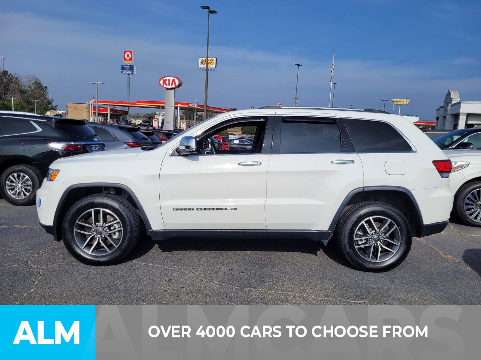 Used 2022 Jeep Grand Cherokee Limited image 3