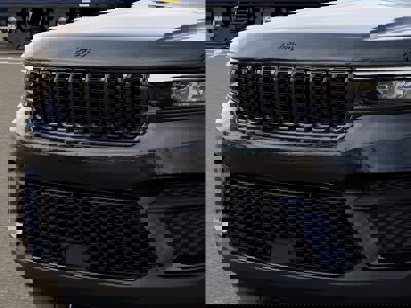New 2025 Jeep Grand Cherokee Altitude image 11