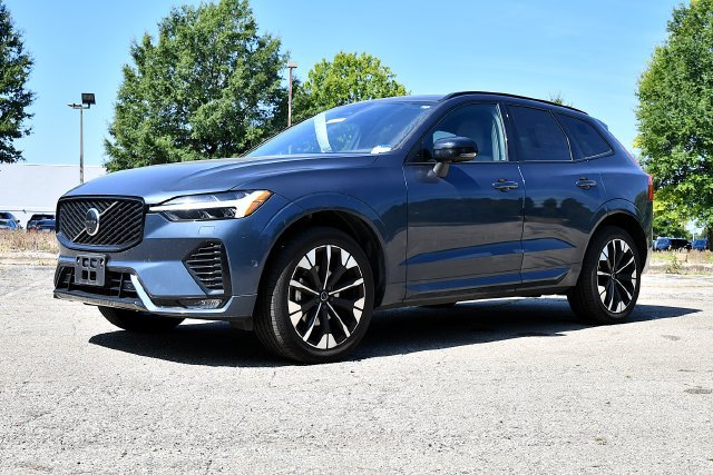 Certified 2026 Volvo XC60 B5 Plus AWD/4WD image 3
