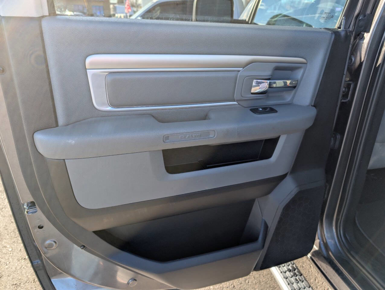 Used 2014 RAM 2500 SLT image 33