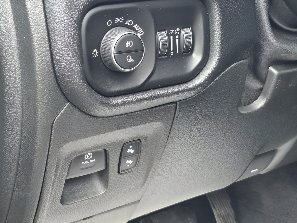 Used 2019 RAM 1500 Big Horn AWD/4WD image 15