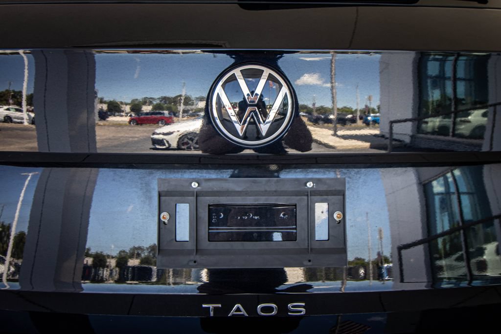 Used 2022 Volkswagen Taos SE FWD image 15