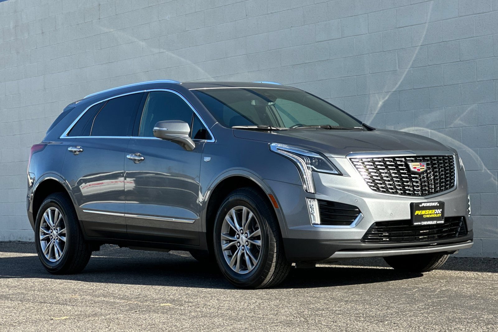 Certified 2022 Cadillac XT5 Premium Luxury FWD image 2