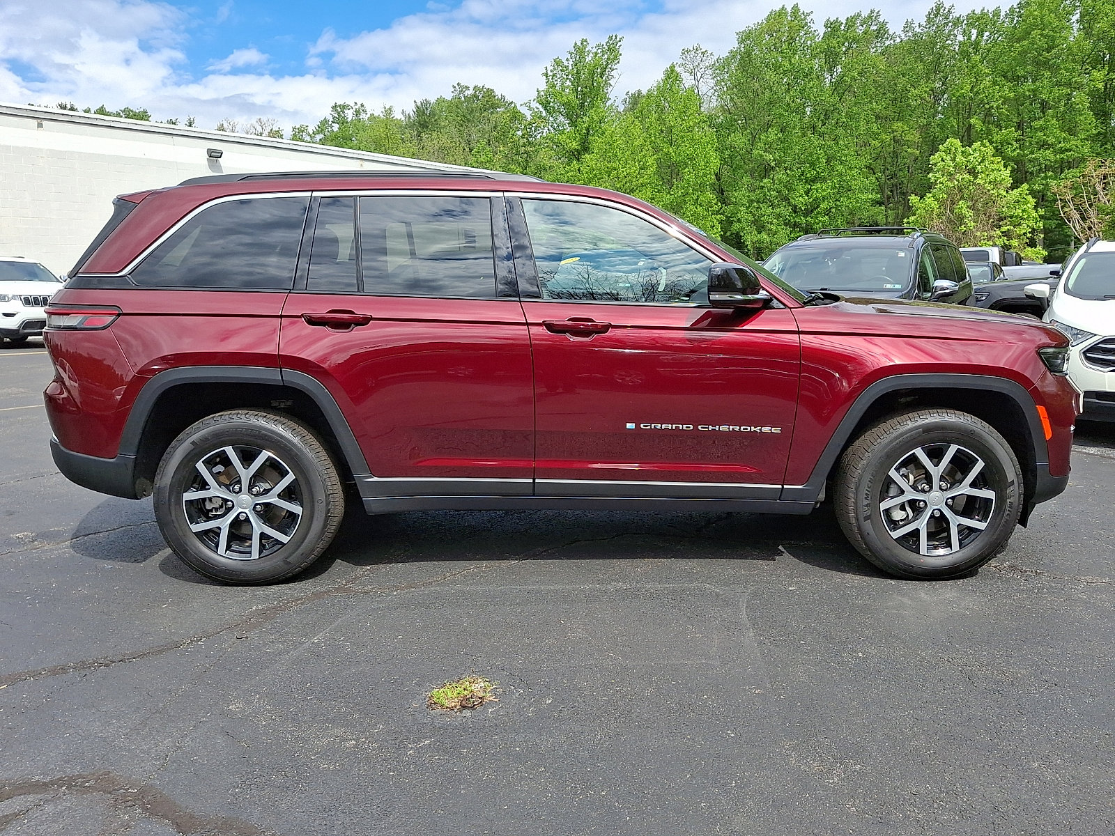 Certified 2025 Jeep Grand Cherokee Limited AWD/4WD image 7