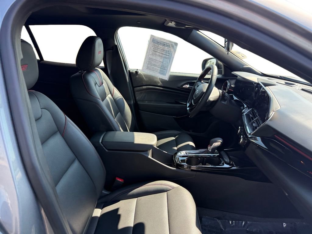 Certified 2025 Chevrolet Trax RS w/ Sunroof Package image 17