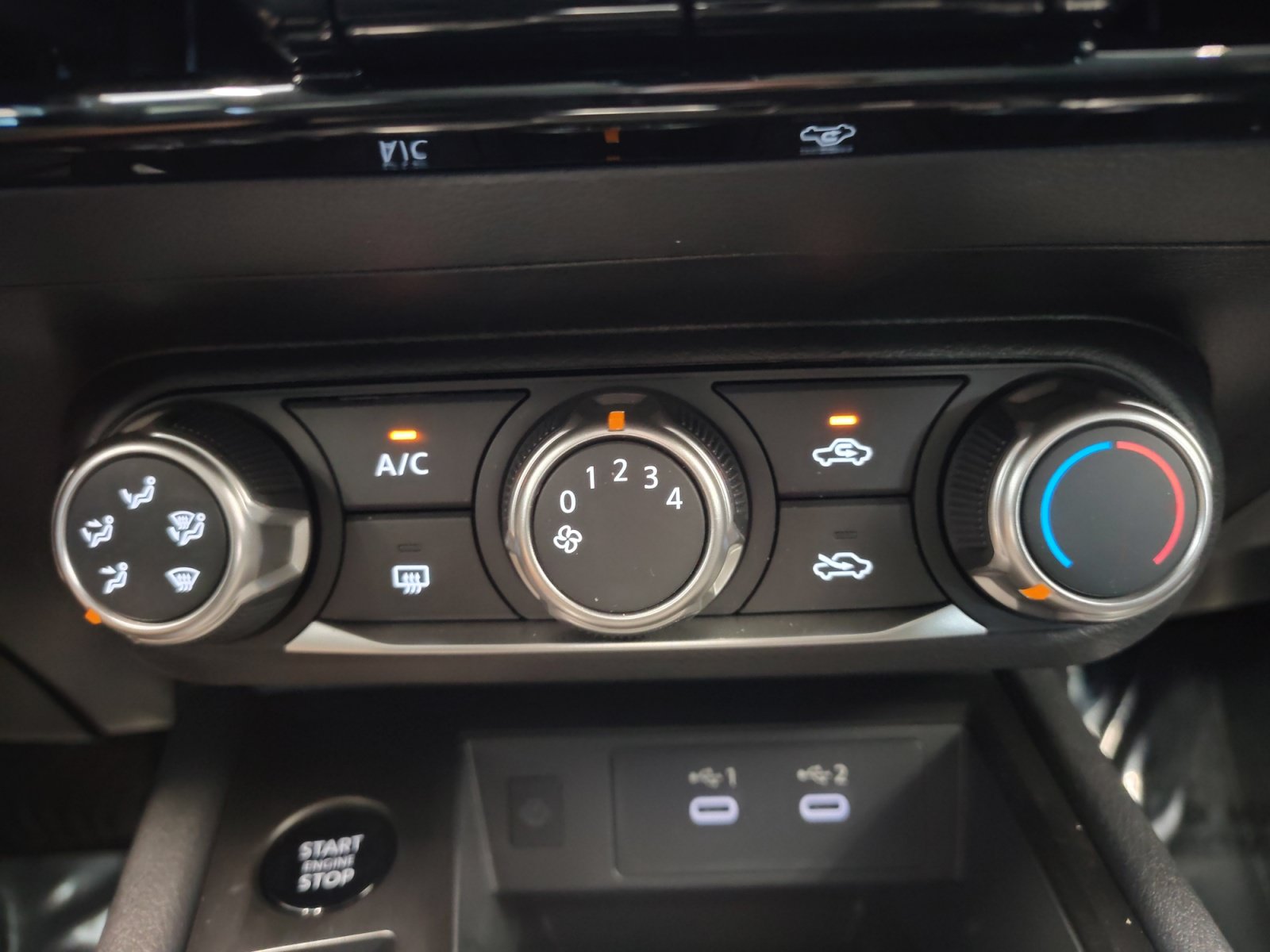 Used 2025 Nissan Kicks SV FWD image 18