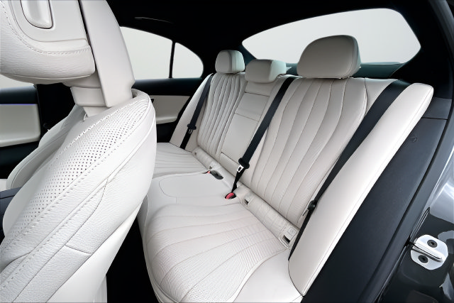 Used 2025 Mercedes-Benz E 350 Sedan image 18