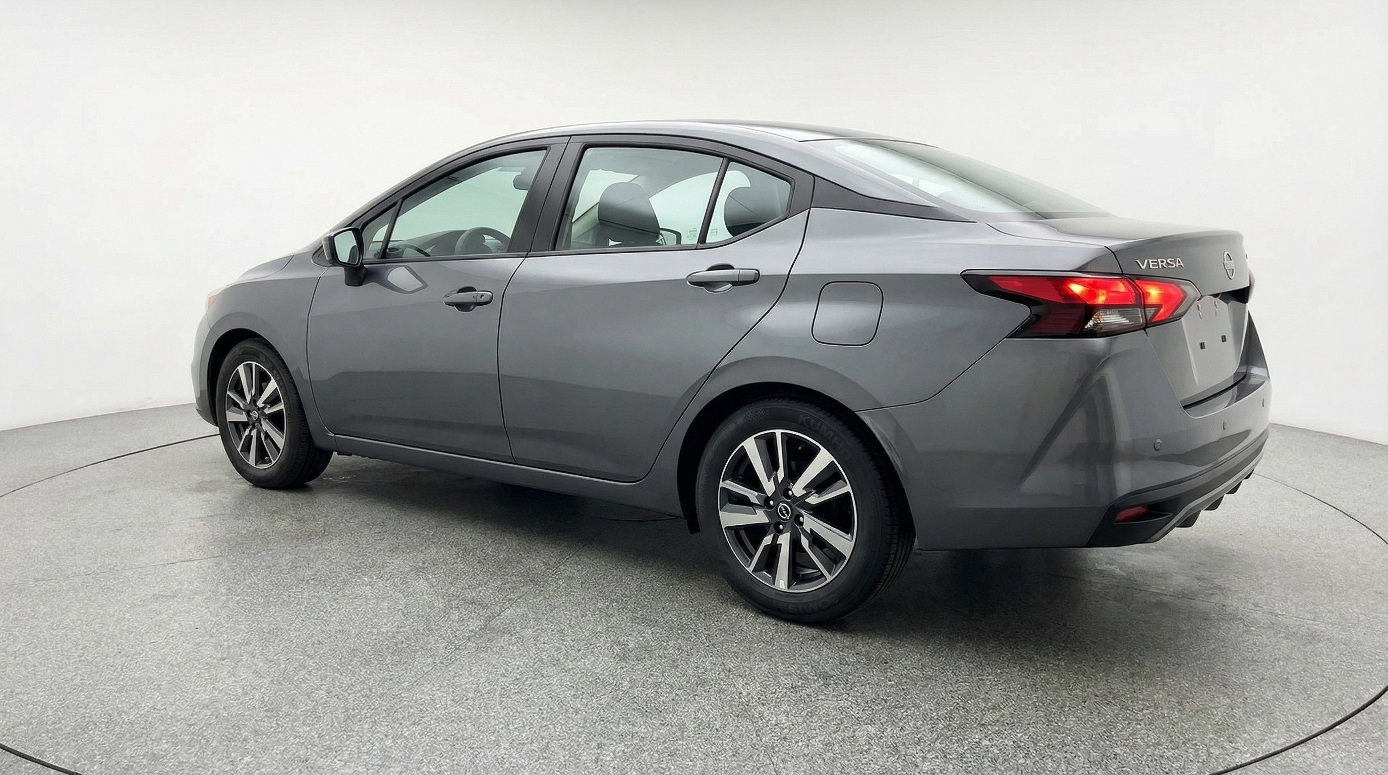 Used 2025 Nissan Versa SV image 6