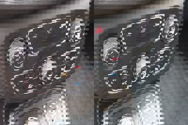 Used 2017 Jeep Compass Trailhawk AWD/4WD image 7