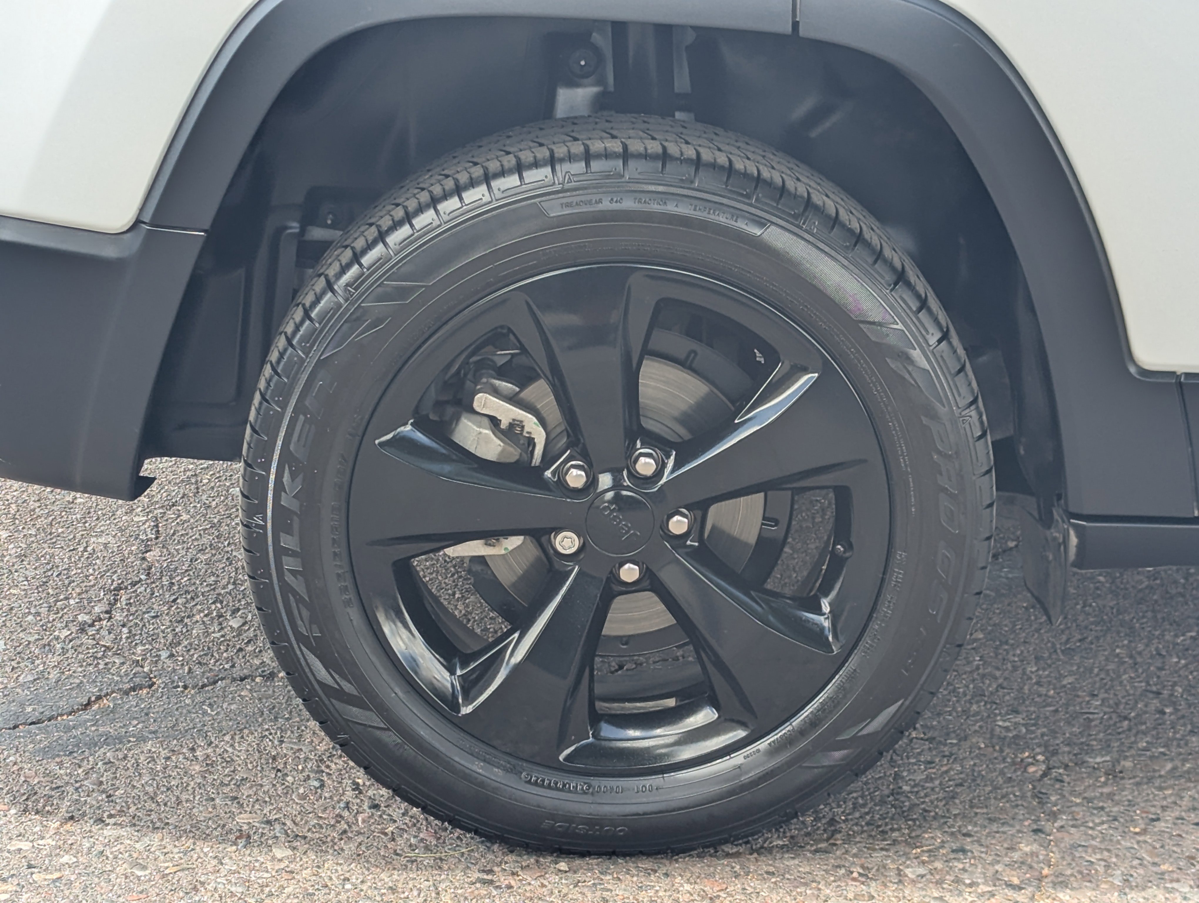 Used 2019 Jeep Cherokee Latitude Plus FWD image 7