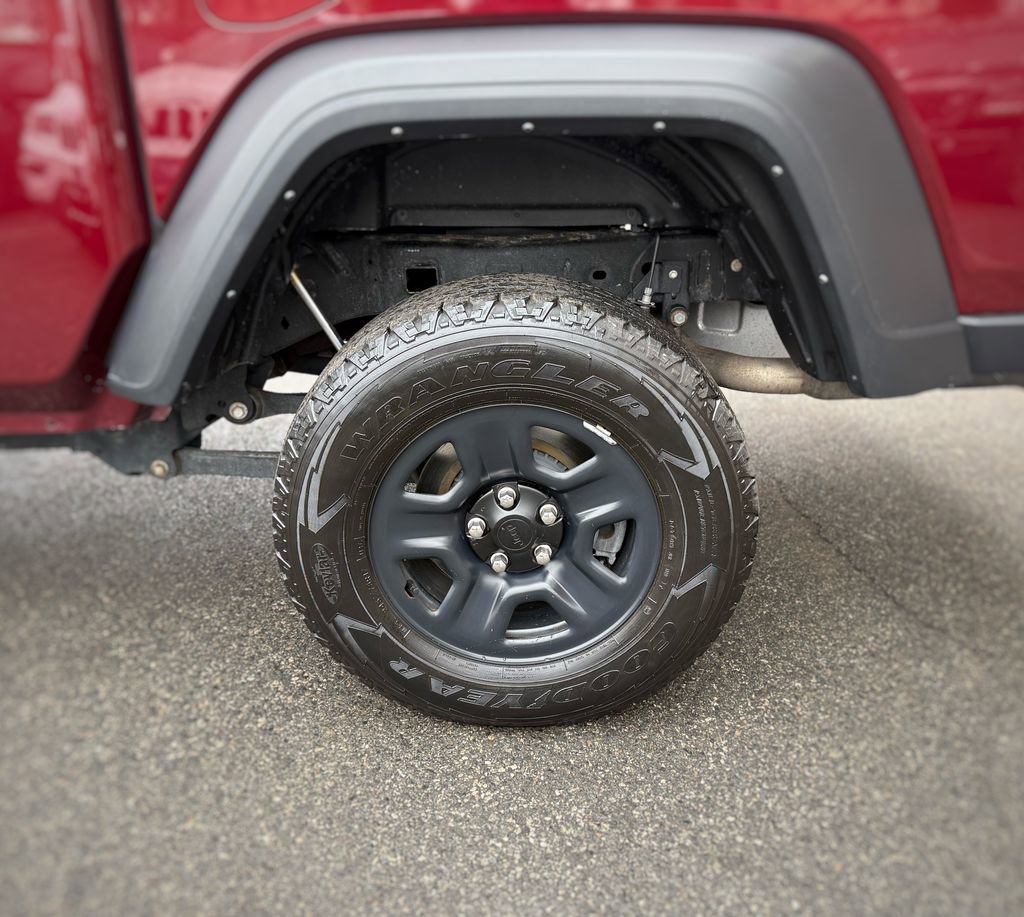 Used 2022 Jeep Gladiator Sport image 16