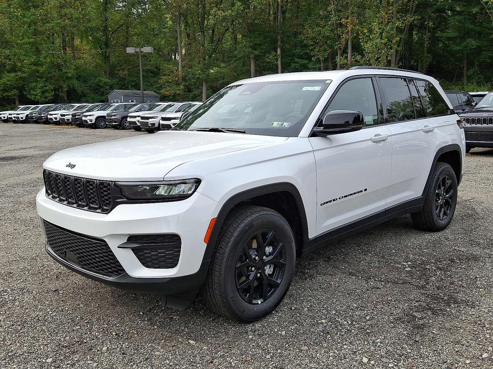 New 2025 Jeep Grand Cherokee Altitude image 2