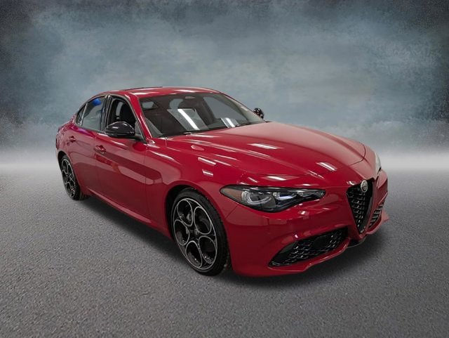 Used 2025 Alfa Romeo Giulia w/ Driving Assist Package RWD image 3