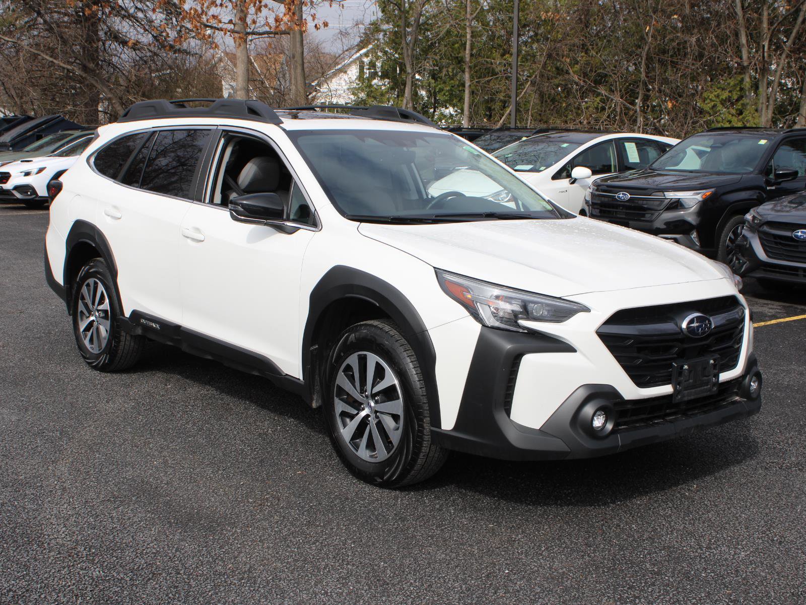 Used 2023 Subaru Outback Premium AWD/4WD image 3
