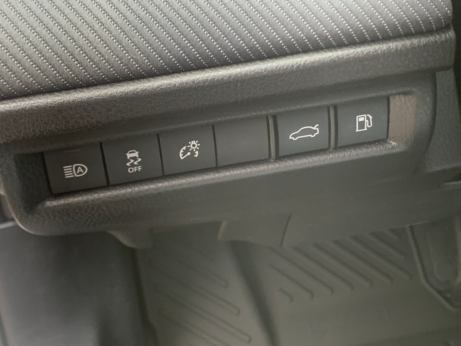 Used 2025 Toyota Camry SE FWD image 32