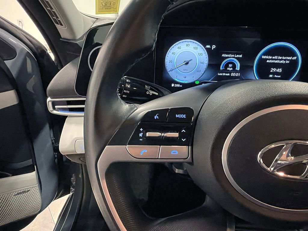 Used 2023 Hyundai Elantra Limited image 34