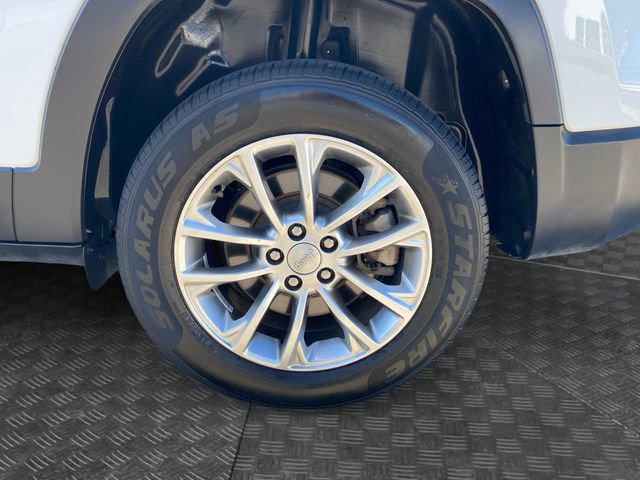 Used 2022 Jeep Cherokee Latitude Lux w/ Mopar Interior Package image 35