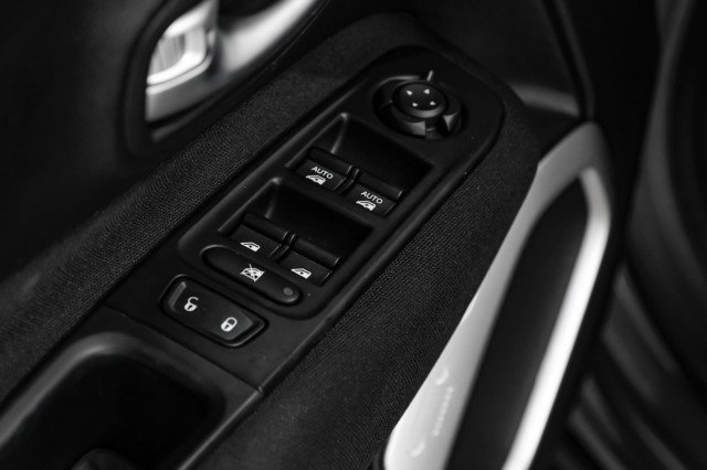 Used 2019 Jeep Renegade Latitude w/ Popular Equipment Group image 38