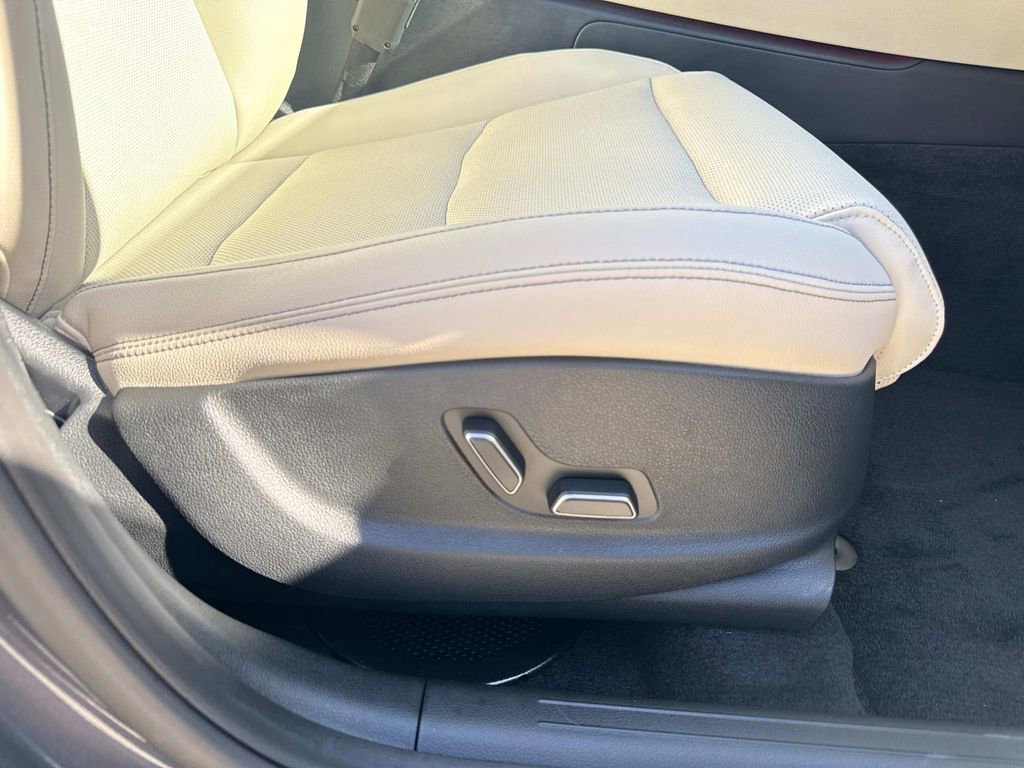 New 2026 Genesis GV70 2.5T Select image 16