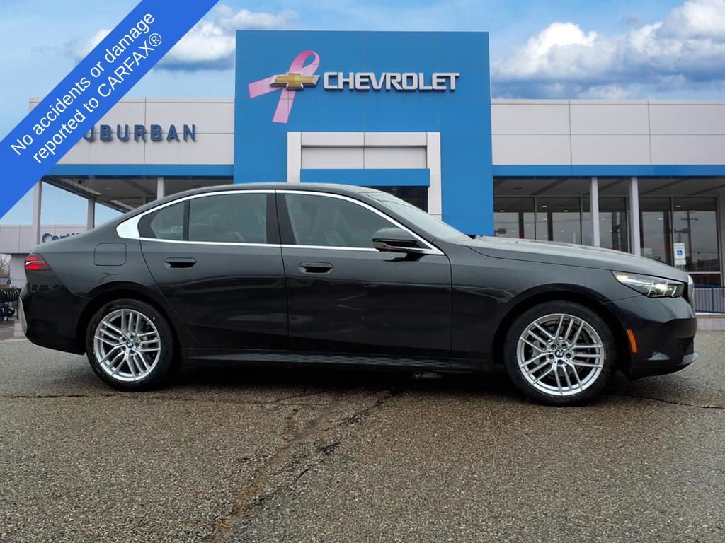 Used 2025 BMW 530i xDrive w/ Premium Package image 4
