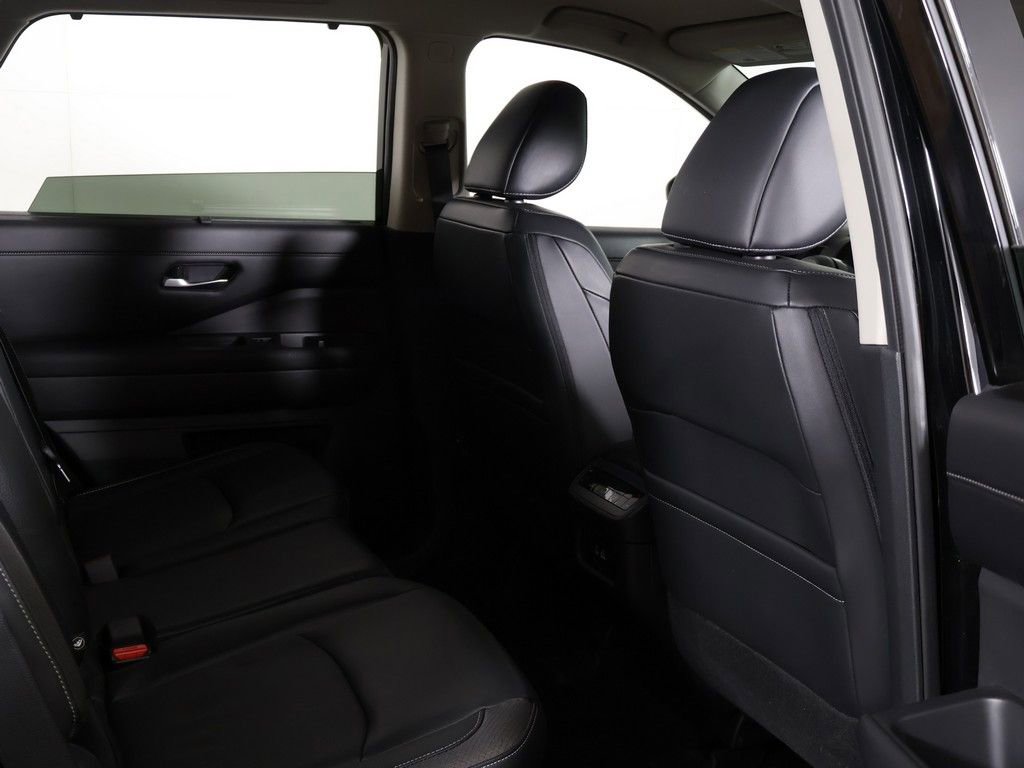 Used 2024 Nissan Pathfinder SL AWD/4WD image 29