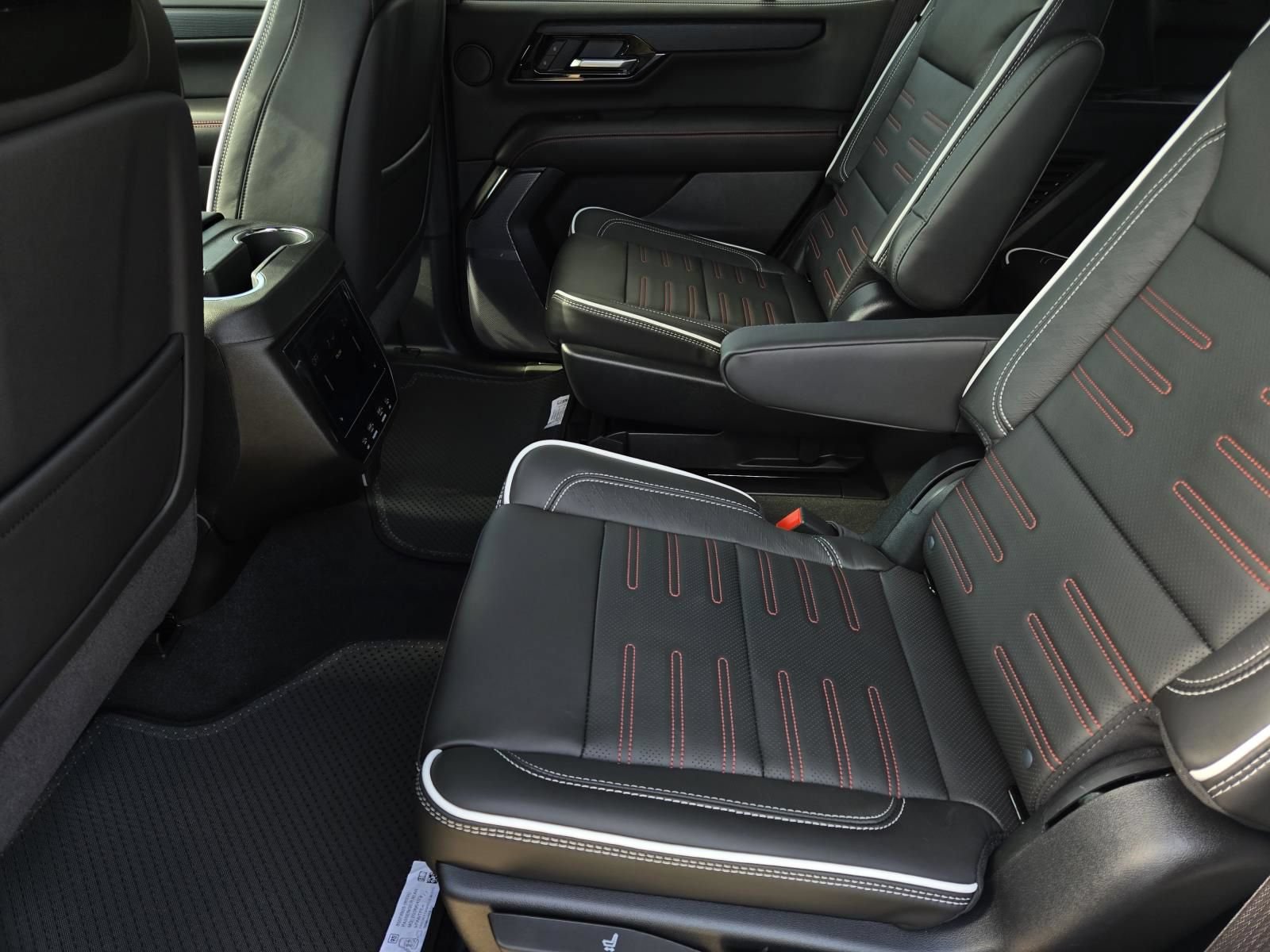 New 2026 GMC Yukon AT4 Ultimate AWD/4WD image 4