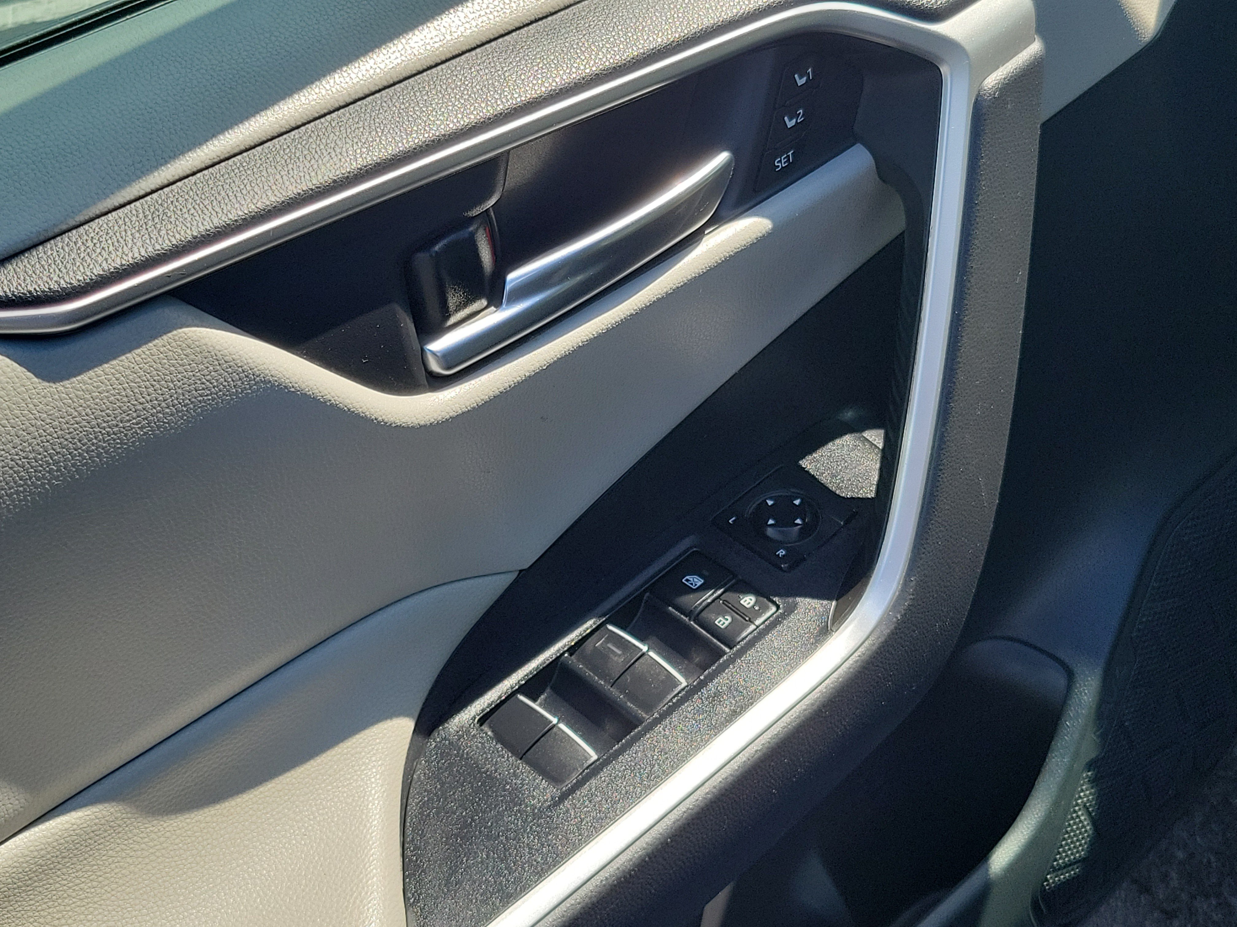 Used 2019 Toyota RAV4 XLE Premium w/ Cold Weather Package AWD/4WD image 22