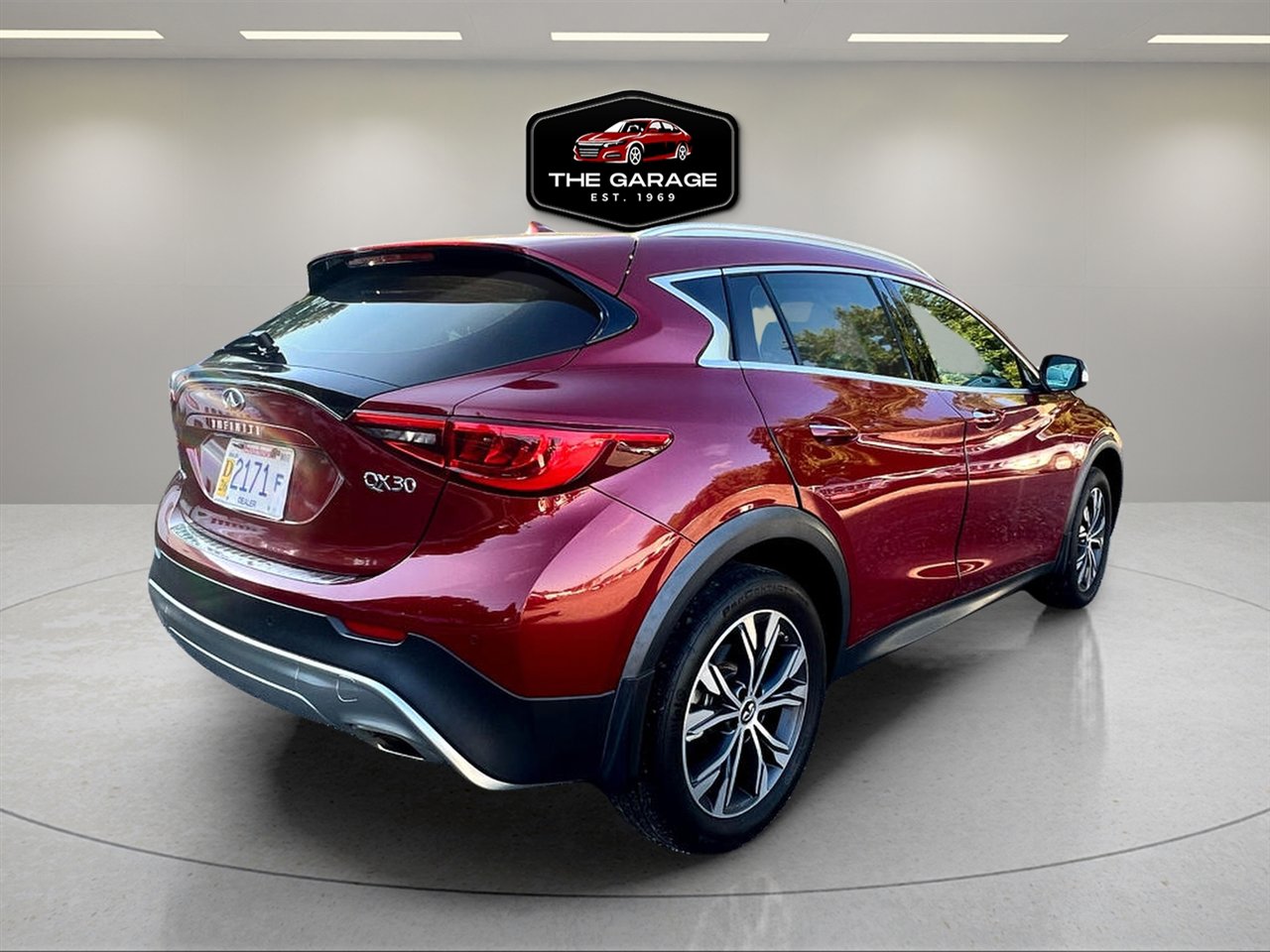 Used 2018 INFINITI QX30 Premium w/ Navigation Package image 4