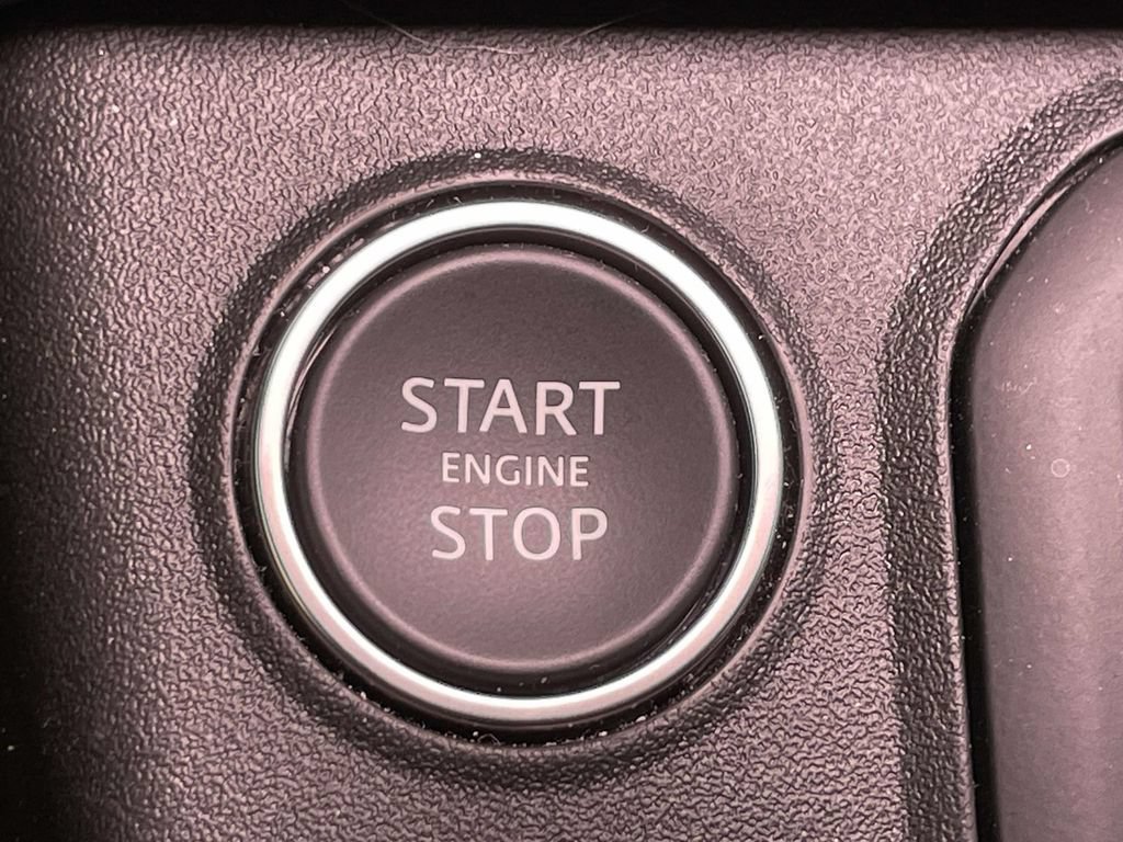 Used 2025 Land Rover Defender 90 X-Dynamic SE AWD/4WD image 36