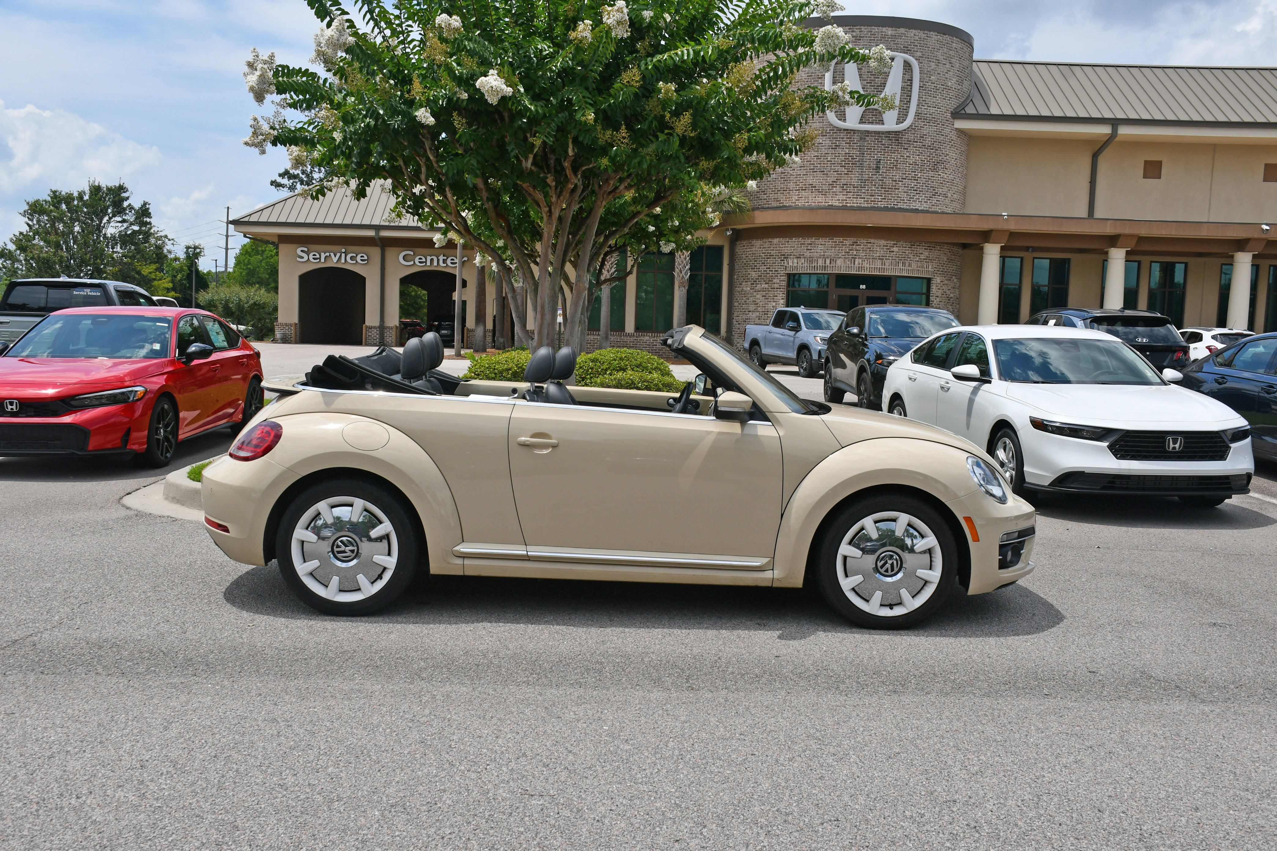 Used 2019 Volkswagen Beetle 2.0T Final Edition SEL FWD image 7