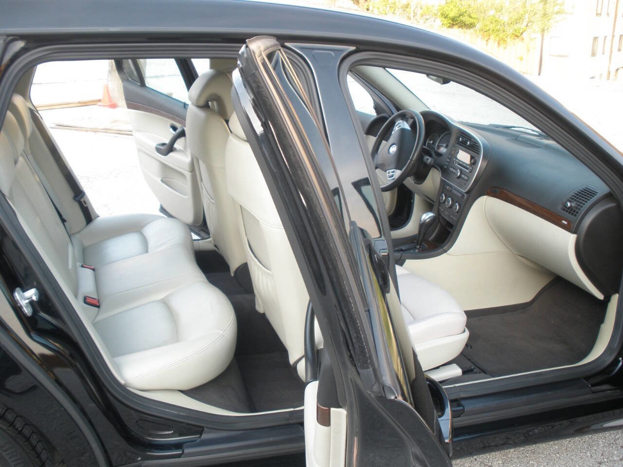 Used 2008 Saab 9-3 2.0T w/ Moonroof Package image 22